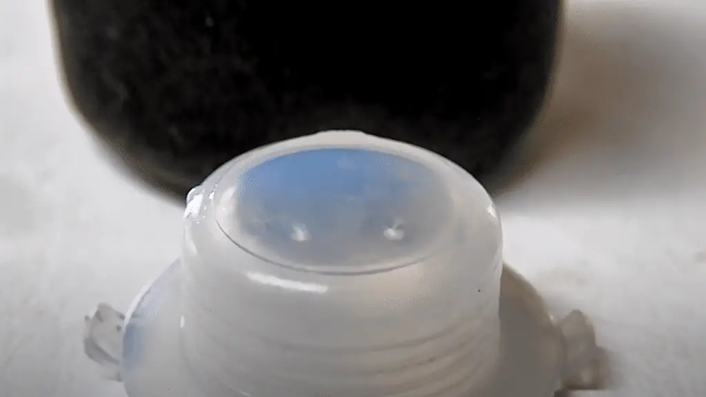 Söchting Oxydator plastic cap has two holes to allow H2O2 to be forced out